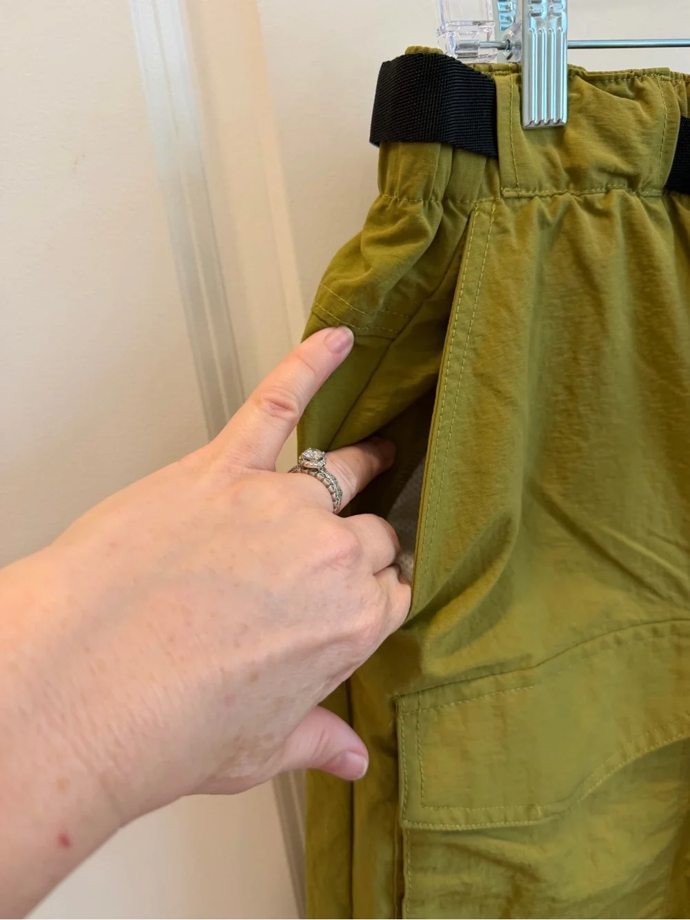 Without Walls Urban Outfitters Men’s Hike Cargo Pants in Green size M